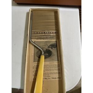 Vintage Schneider Cheeslicer Cheese Slicer Butterscotch Bakelight Handle Box